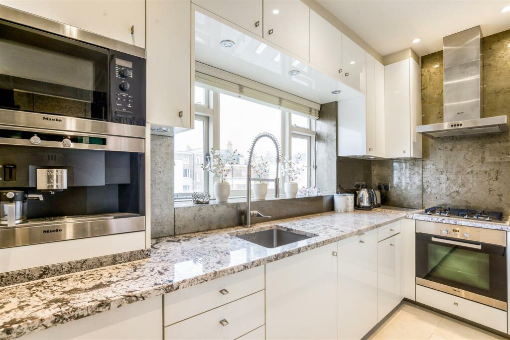 63813_26C Eaton Place  (16).jpg