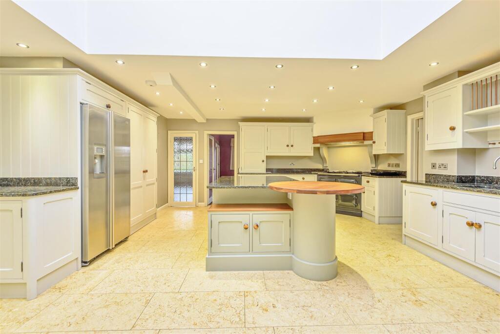 Kitchen breakfast room 2nd anble.jpg