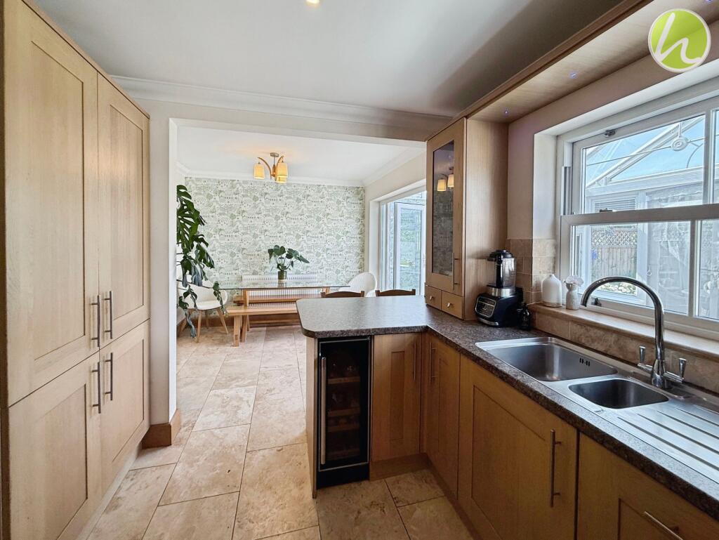 Kitchen/ Dining Room