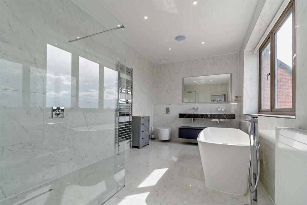 Ensuite.jpeg