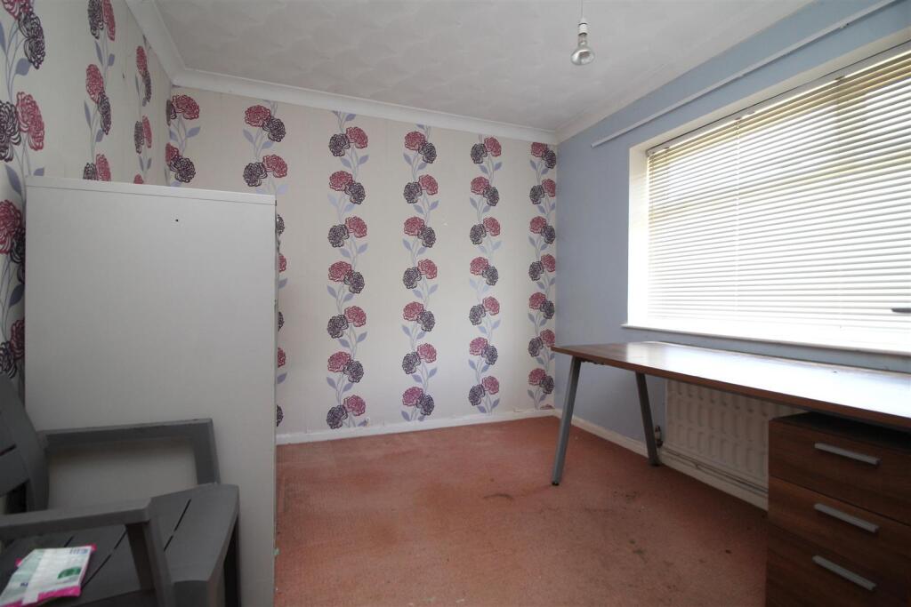 bedroom 2 .JPG