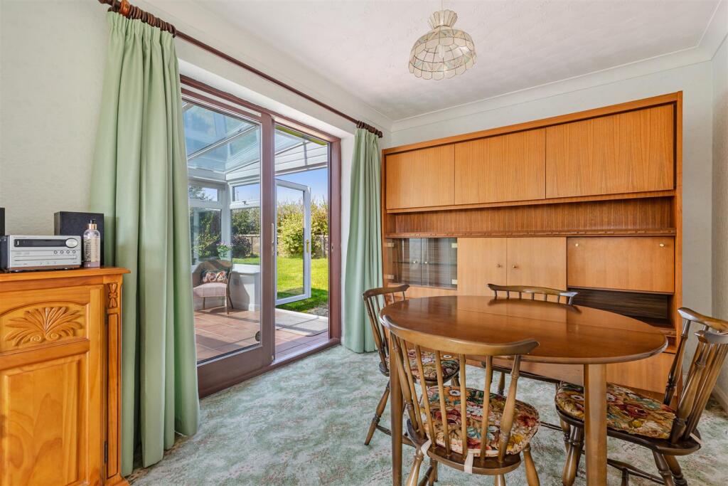 A16 - 10 Crestway Strete - 250424.jpg