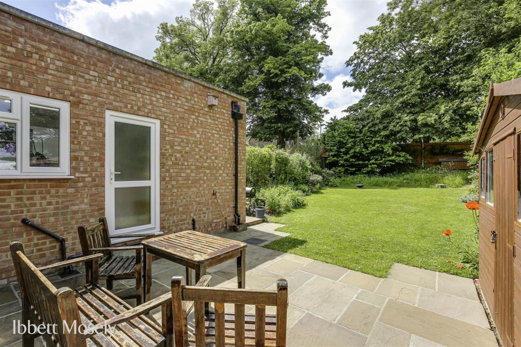 20 Terrace and Garden.jpg