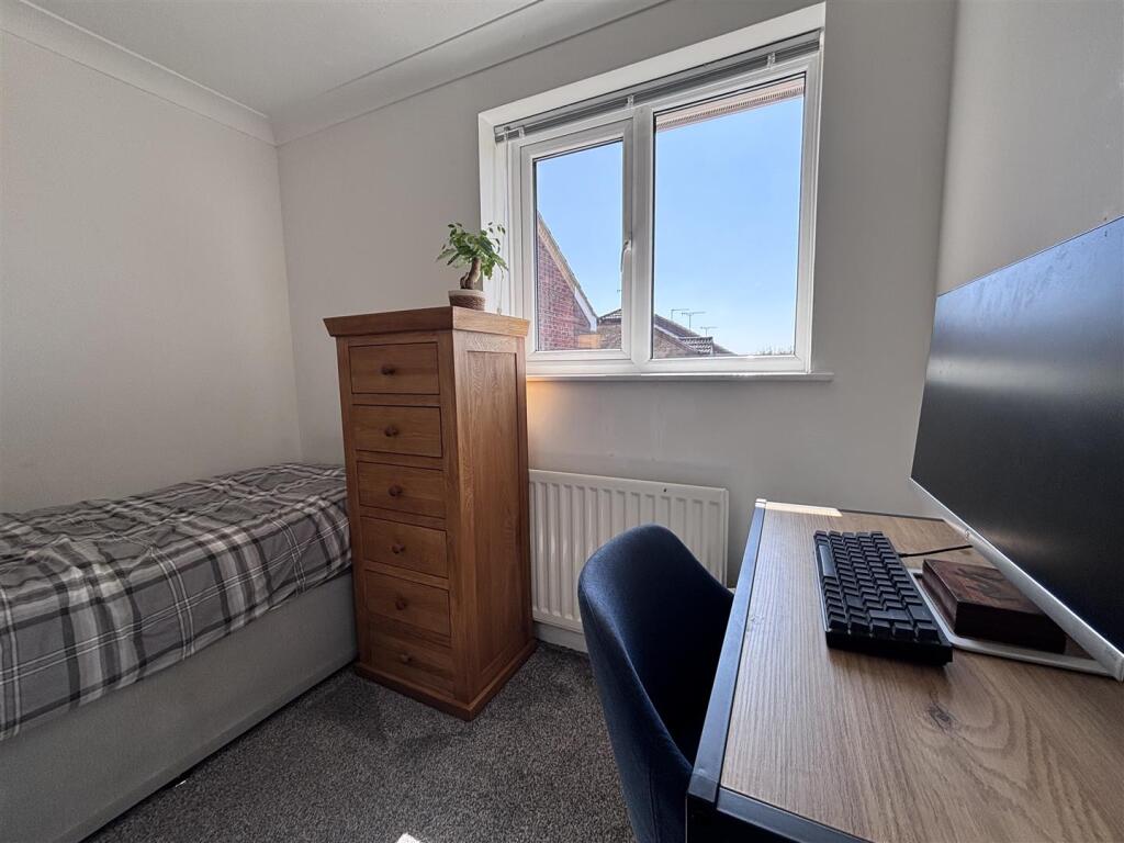 Swan Close bed 3.jpg