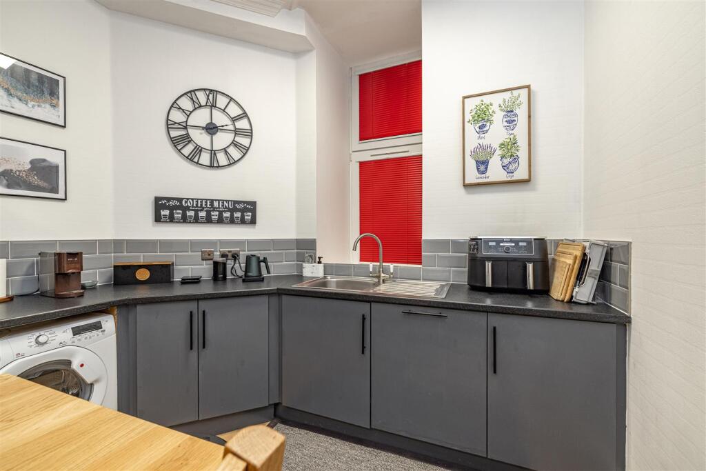 92 Dingleton Apartments Melrose 16.JPG