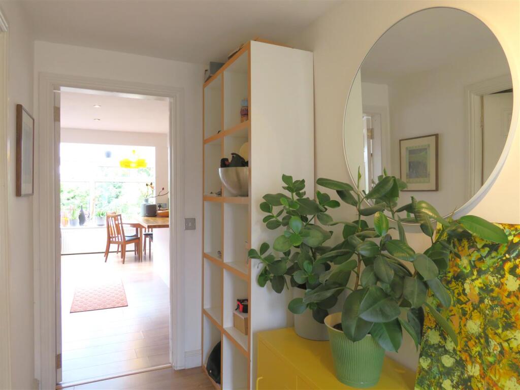 Entrance hall.JPG