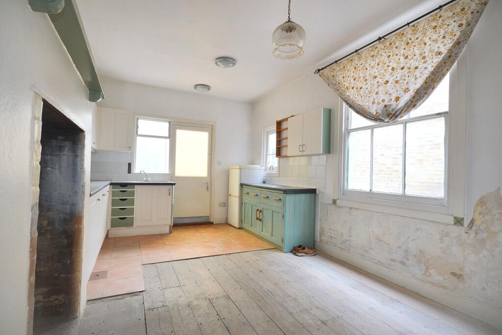 30 Broughton Road, London W13 8QW