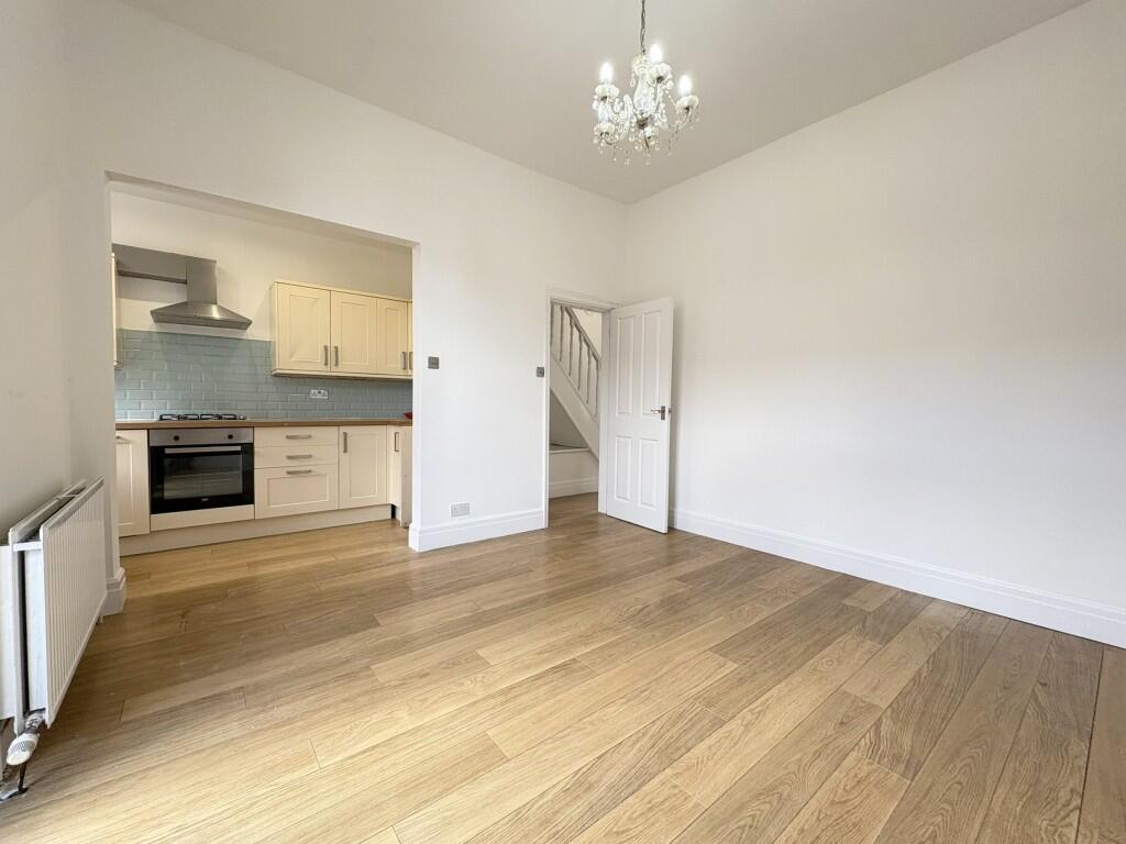 LIVING / DINING ROOM