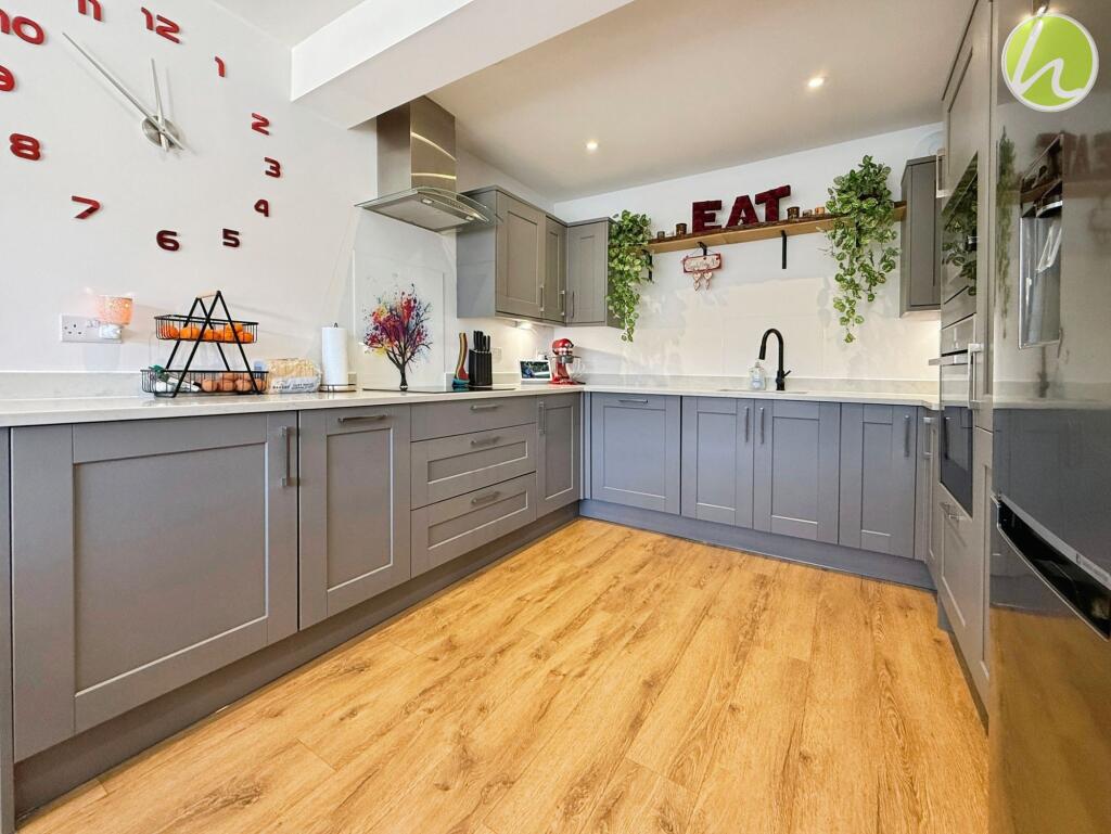 Kitchen/ Dining Room