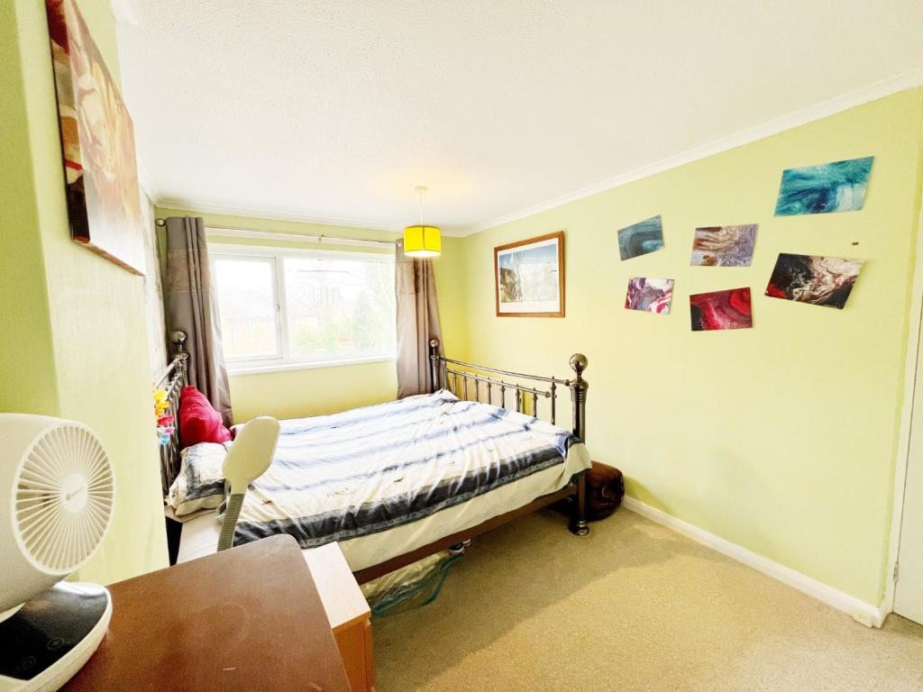 Bedroom 1 pic 2.jpg