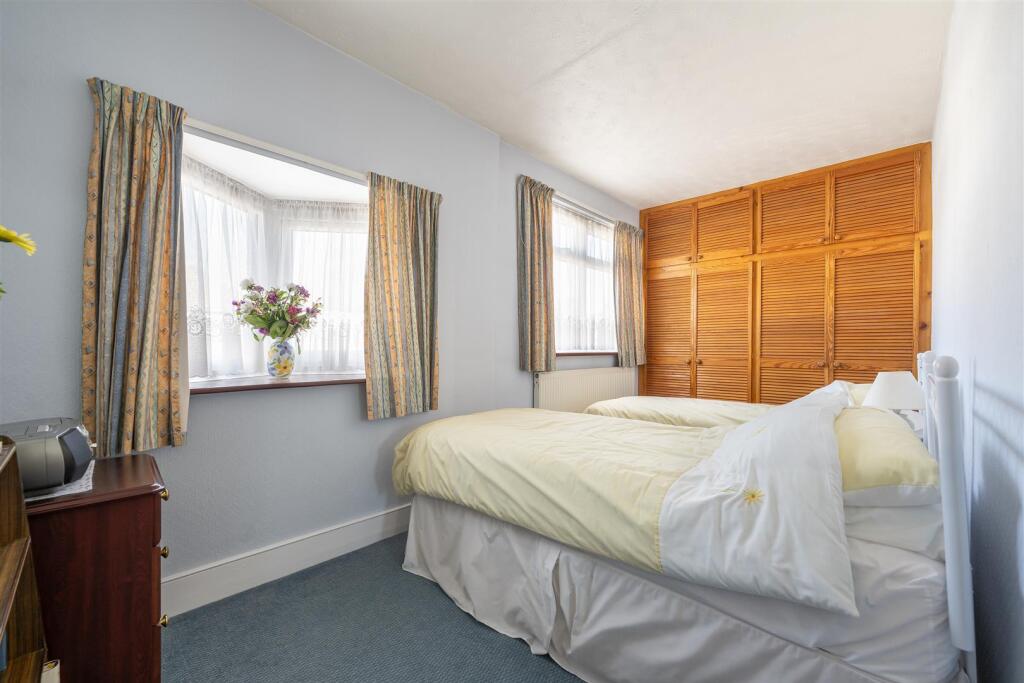 Larkswood Road E4