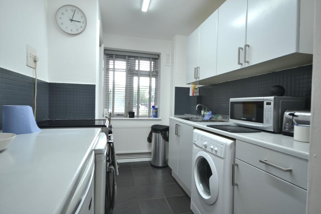 _DSC1012 kitchen ...