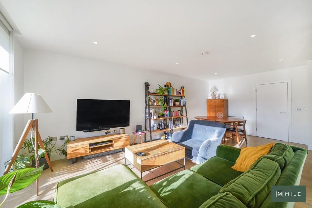 Apartment 26, Nau...