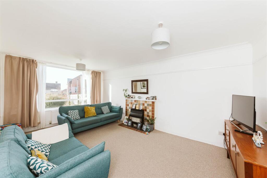 2 - Detached House for Auction, Lockleaze, Bristol