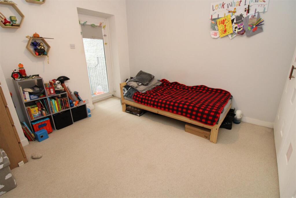 bedroom.JPG