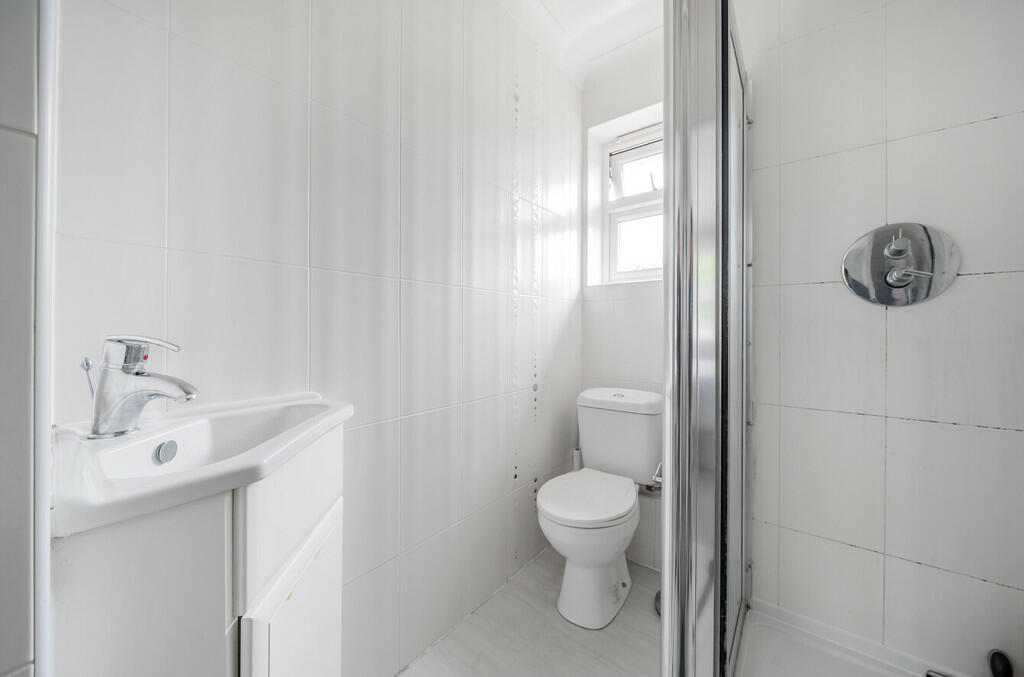 ensuite shower ro...