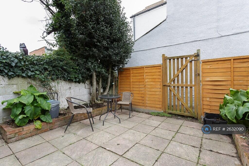 Garden To Entrance