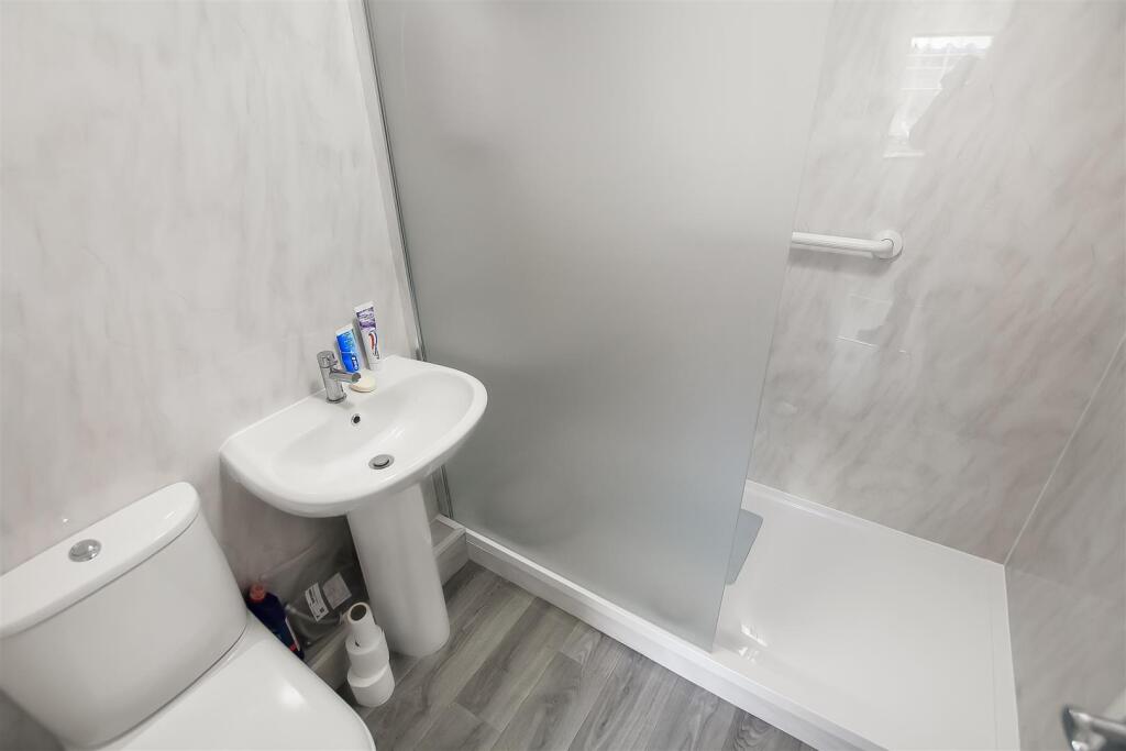 Shower Room.jpg