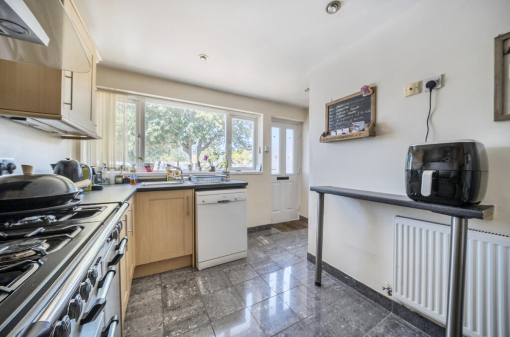 1334089868960242479e5