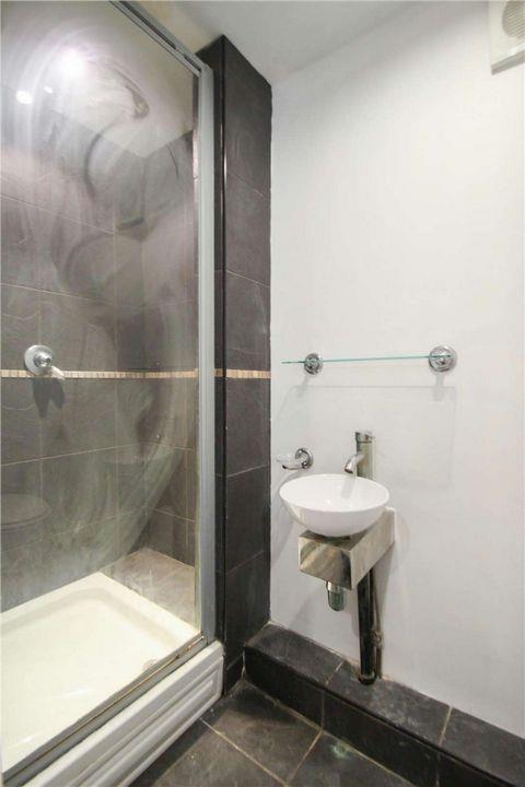 Lower Ground En-Suite