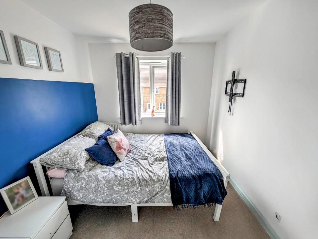 170 Dowsell Way bed 3.jpg