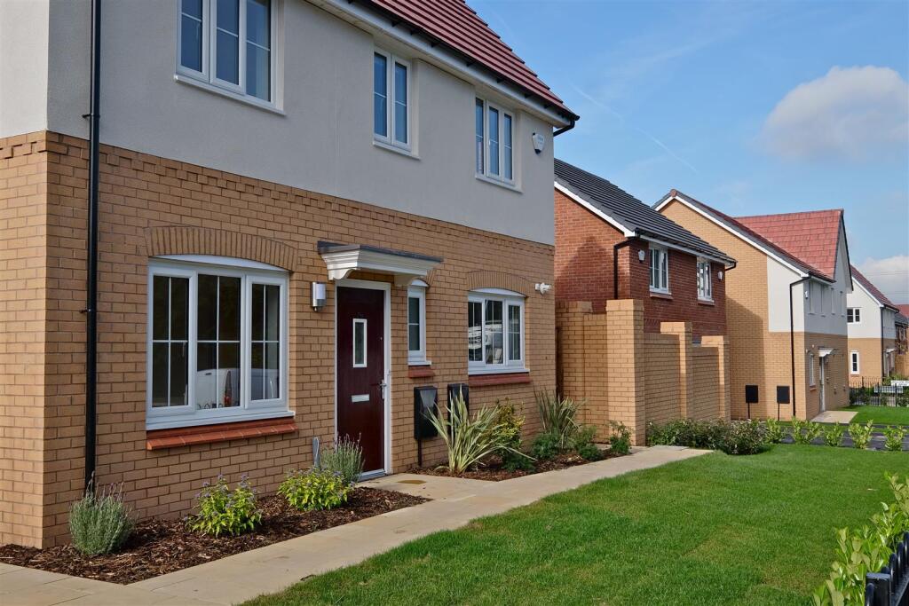 Grantham Front Exterior 1 DifRent.jpg