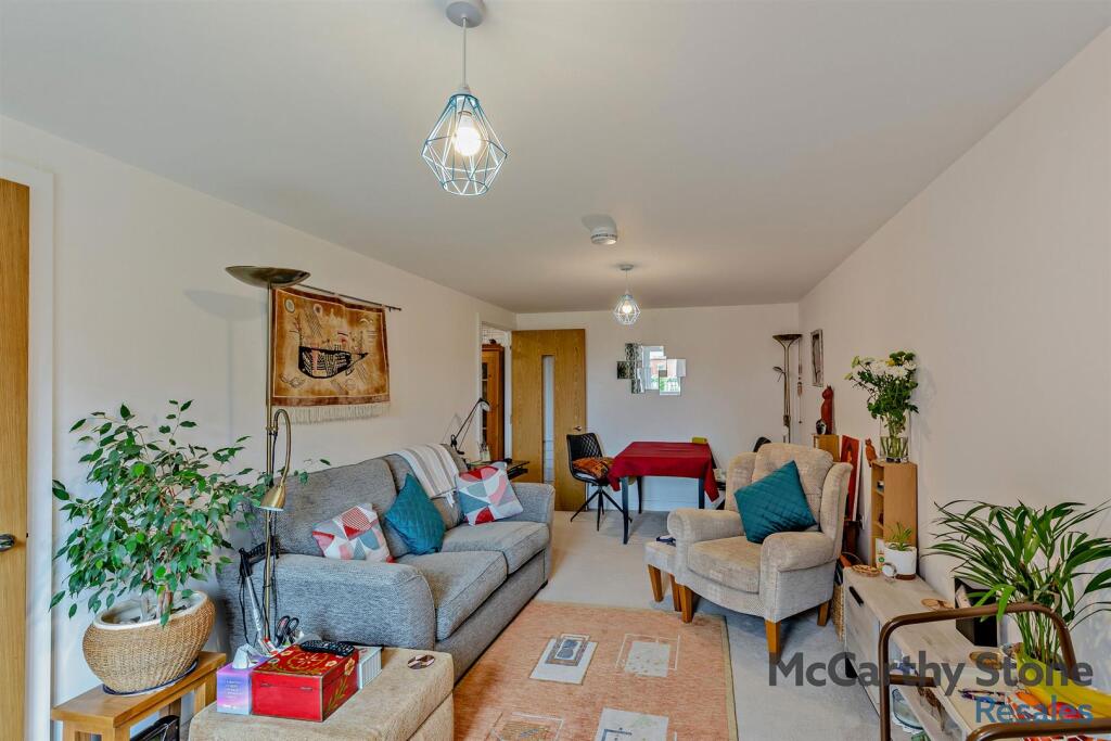 8660042-interior05-800.jpg