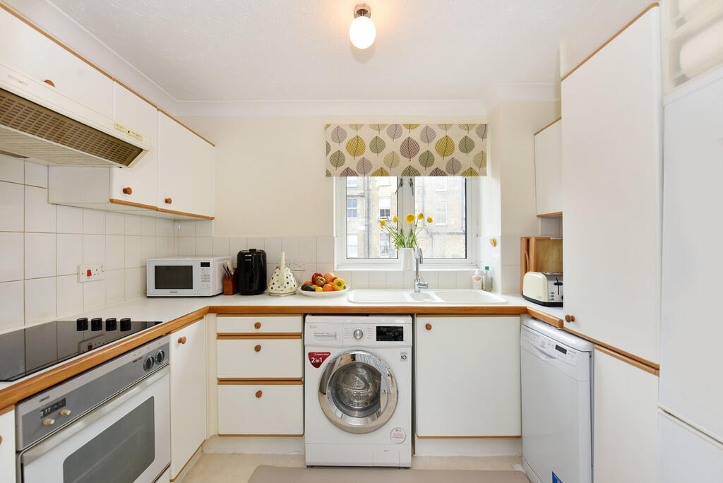 apt 14 Royal Vict...