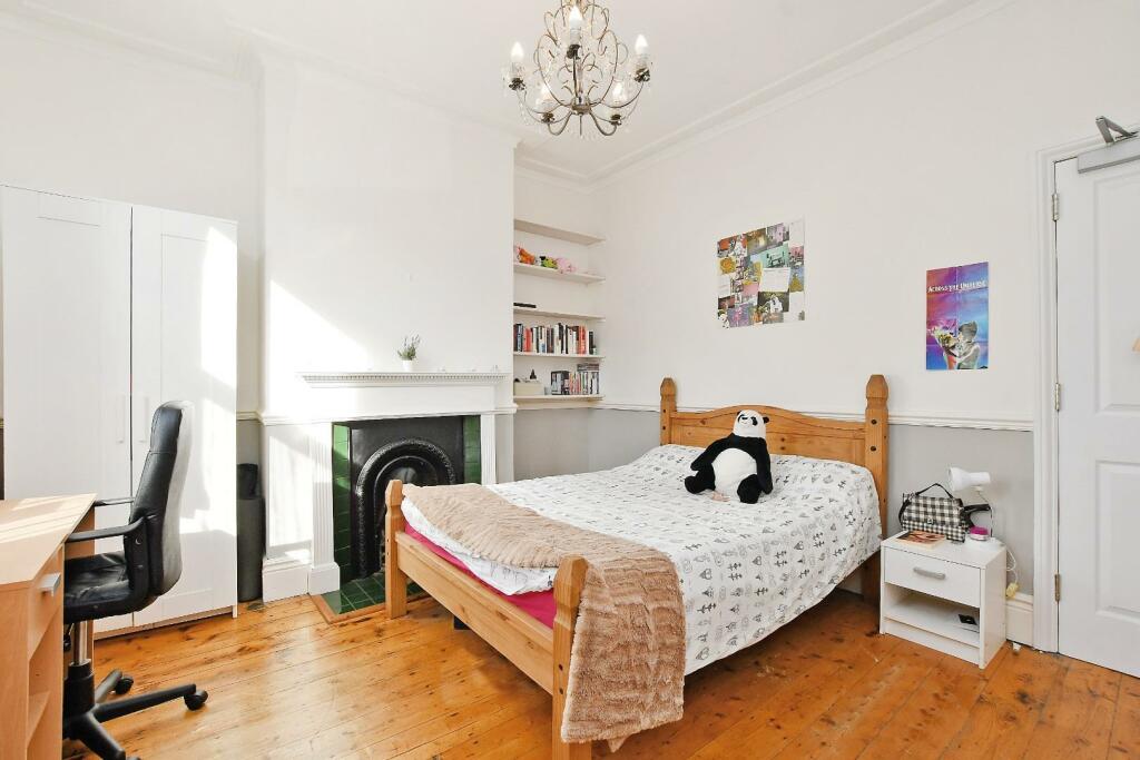 26 Upperthorpe - Bedroom 1, pic 2.JPG