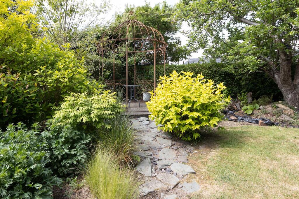 12 Longrood Road (5).jpg