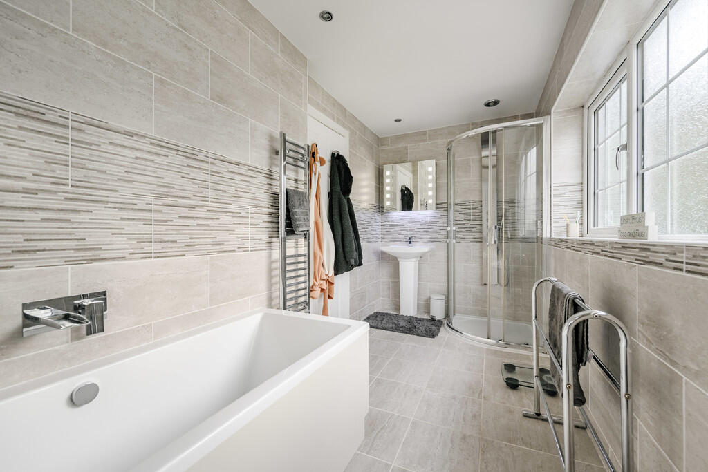 Guest En Suite 2