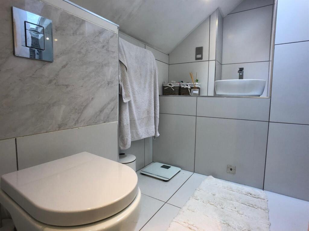 Bathroom 2.1.jpg