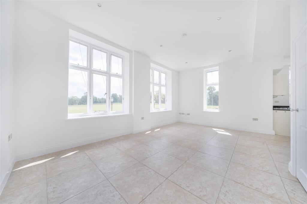 Living Room/Open Plan Kitchen:
