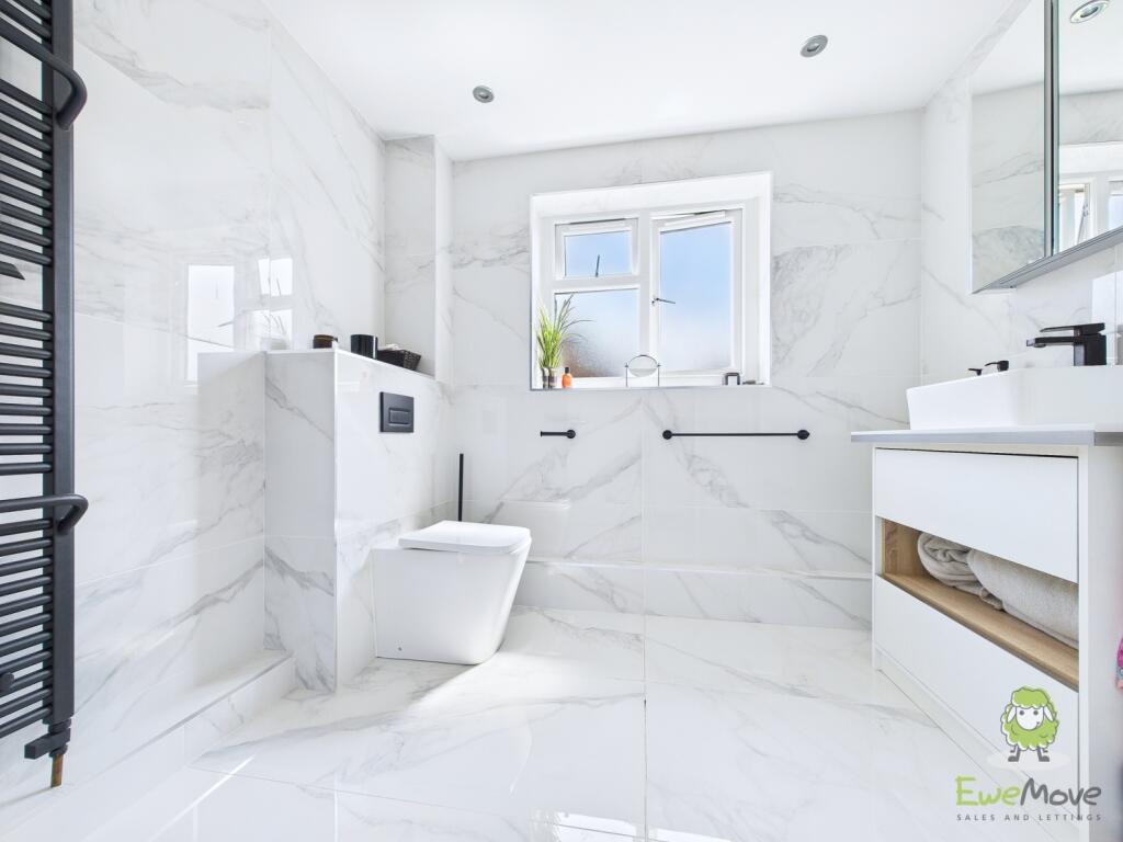 CAM01543G0-PR0141-STILL115