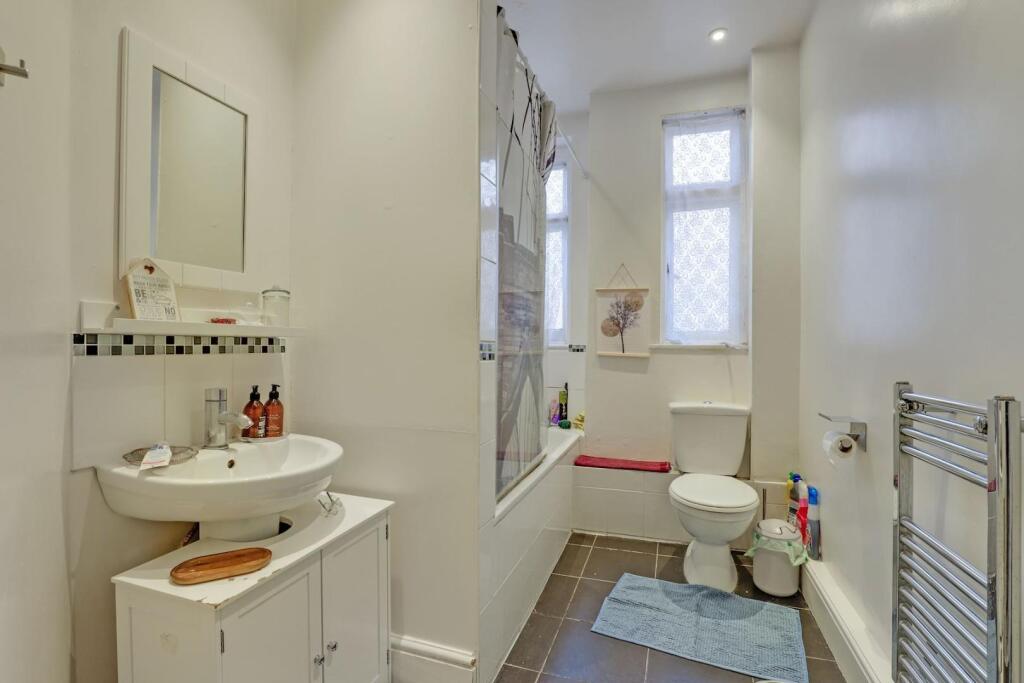 04-004aJHPropWorld - 59a Sydneham Road - 10-medium