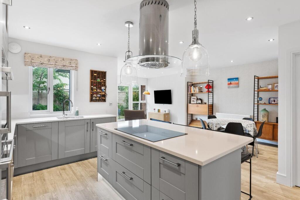 1.3 - kitchen diner family room.jpg