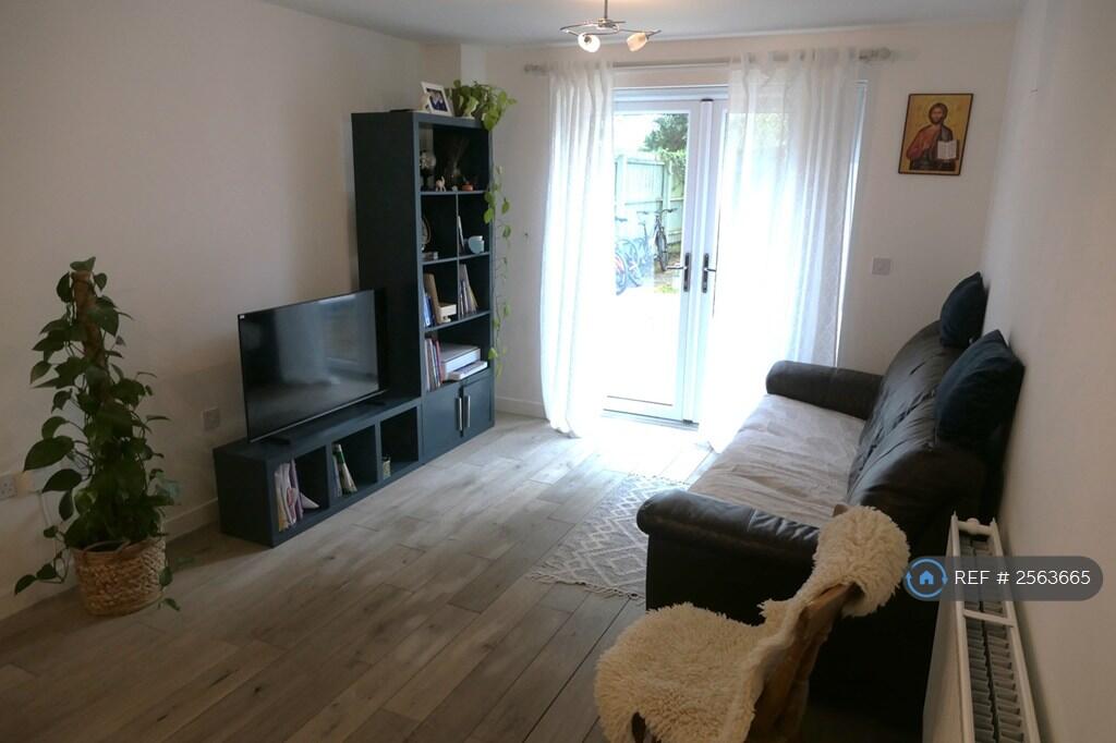 Living Room / Super King Bedroom 2