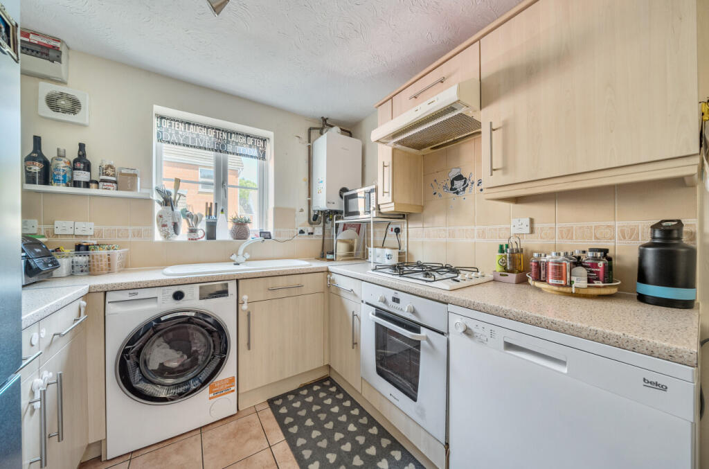 1311831-4-68517a8...