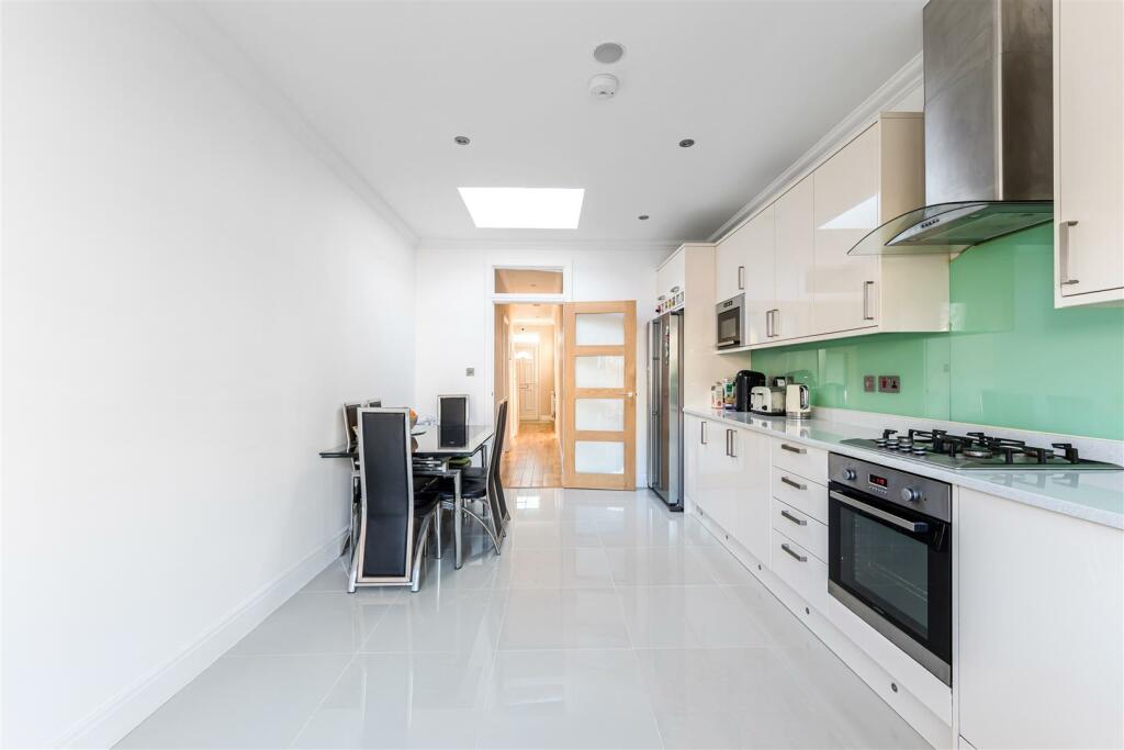 Shortlands Road, E10