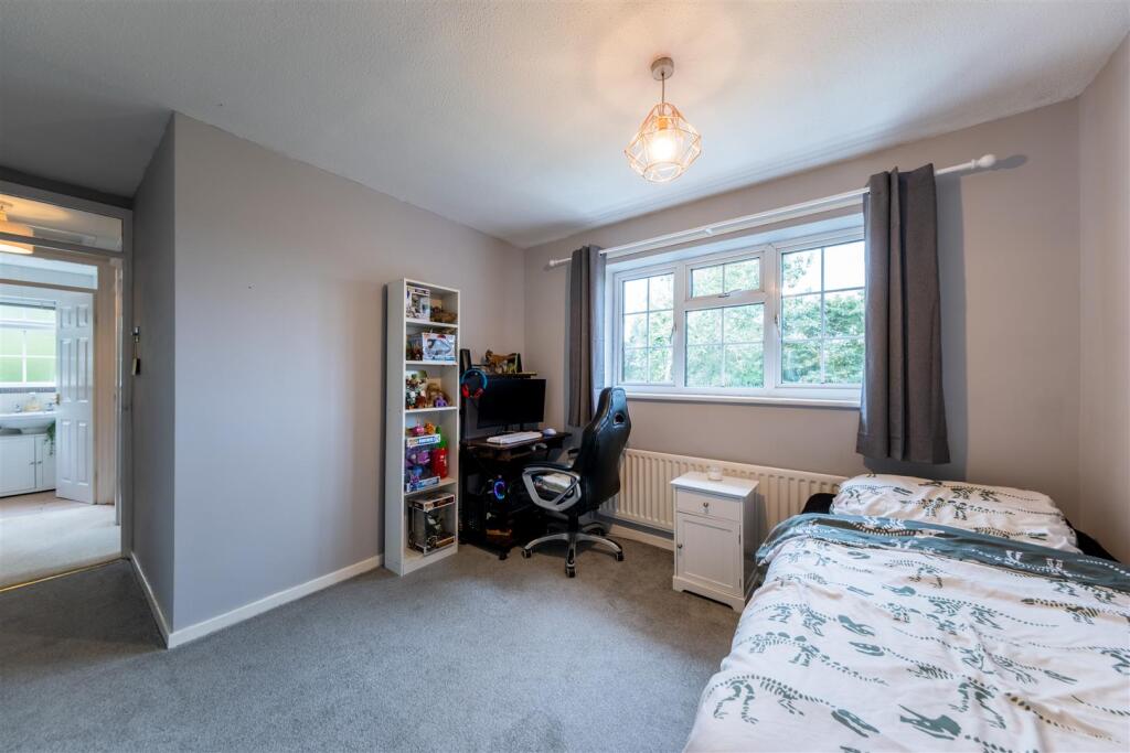 6 Warren Close-021.jpg