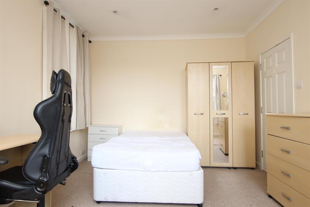 Bedroom.JPG