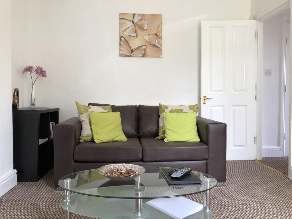 flat2with14lounge...