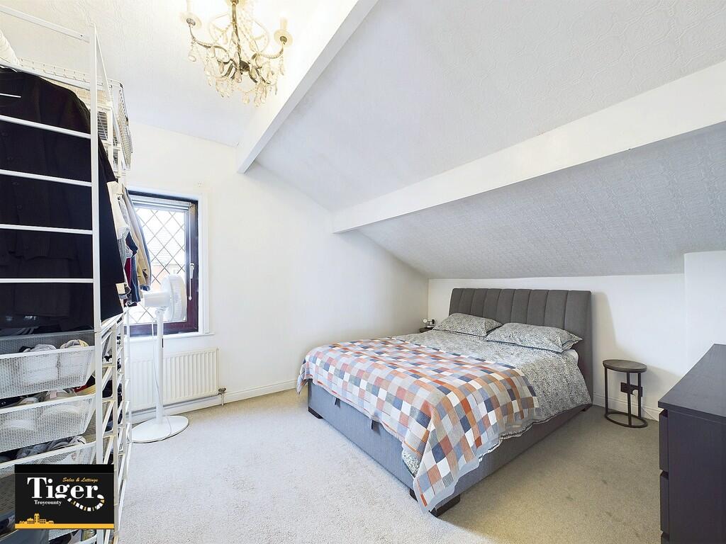 CAM02176G0-PR0484...