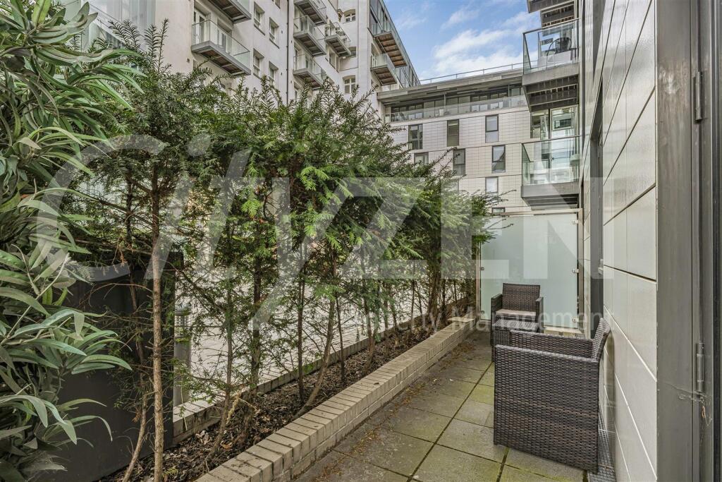 PRIVATE PATIO