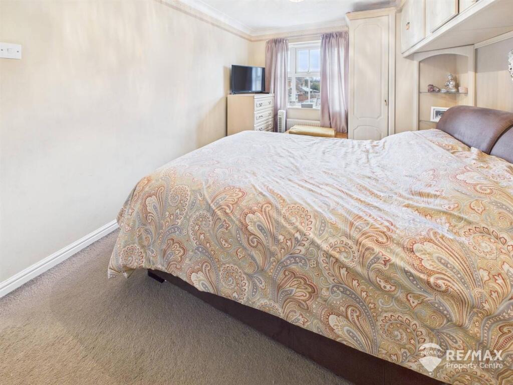 Bedroom 1 (2).jpg