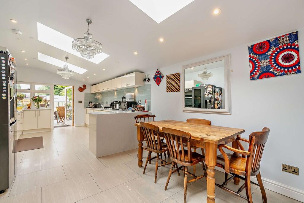 8651804-interior3...