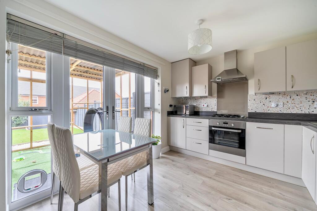 Kitchen/Dining Room (2)
