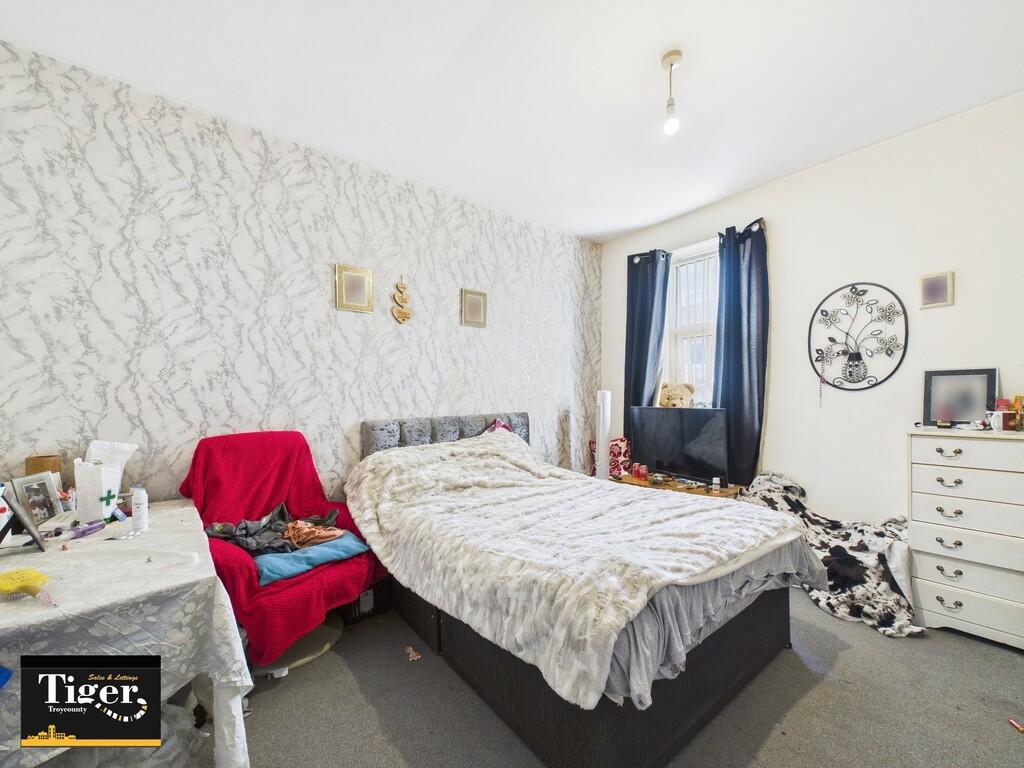 CAM02176G0-PR0499...