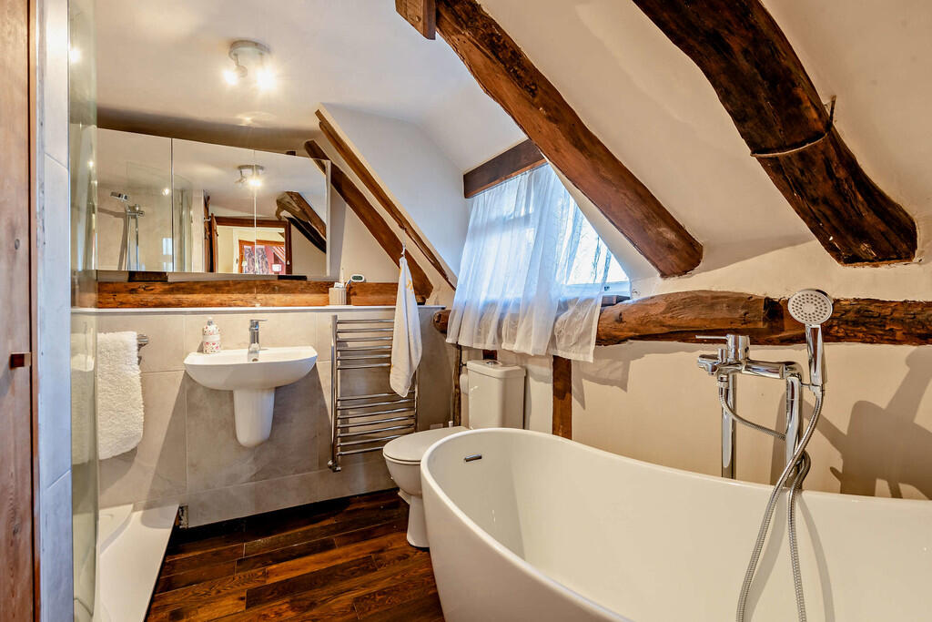 8638610-interior1...