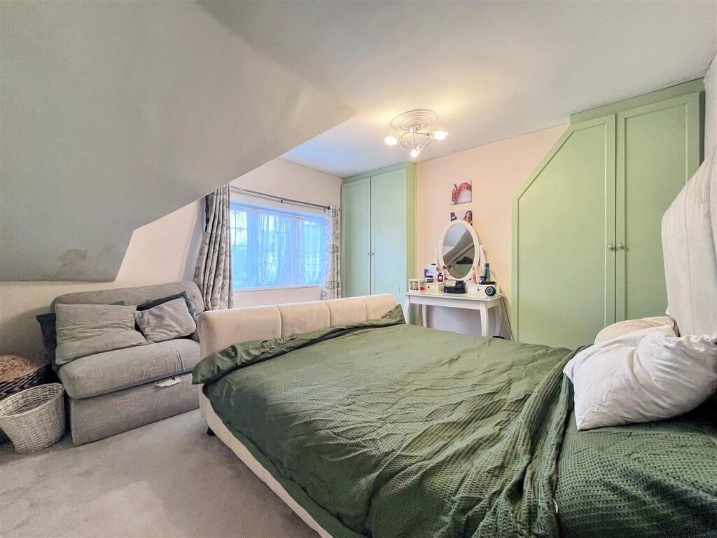 bed 1.jpg